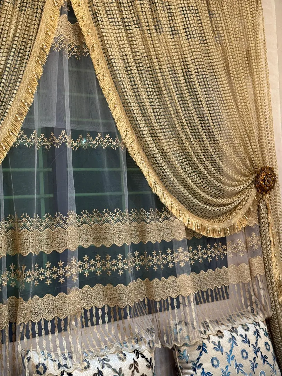 Rideau Faracha beige et doré